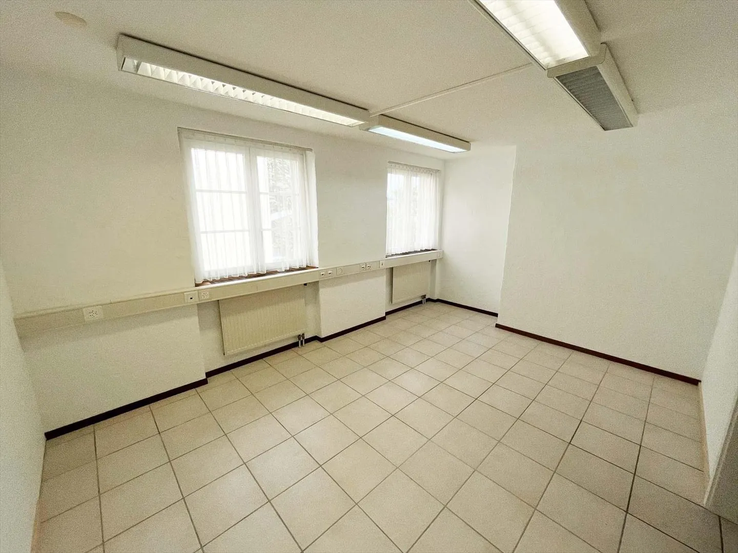 Commercial space in Saint-Sulpice - Photo 3 of 4