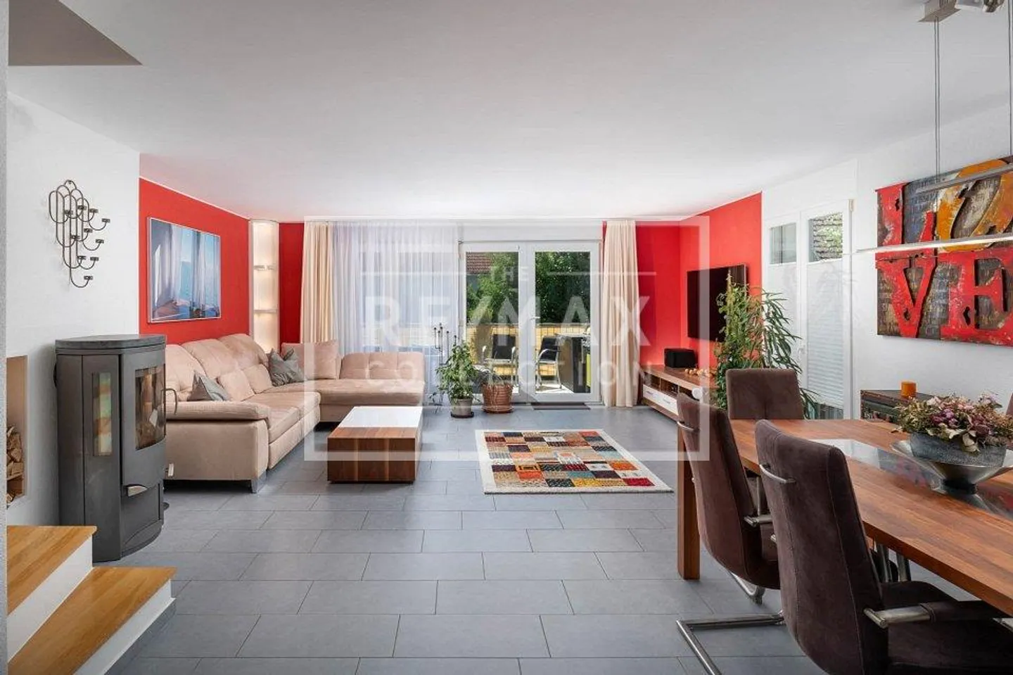 Spacious 5.5-Room Maisonette Apartment with approx. 173m² Living Space - Photo 1 of 12