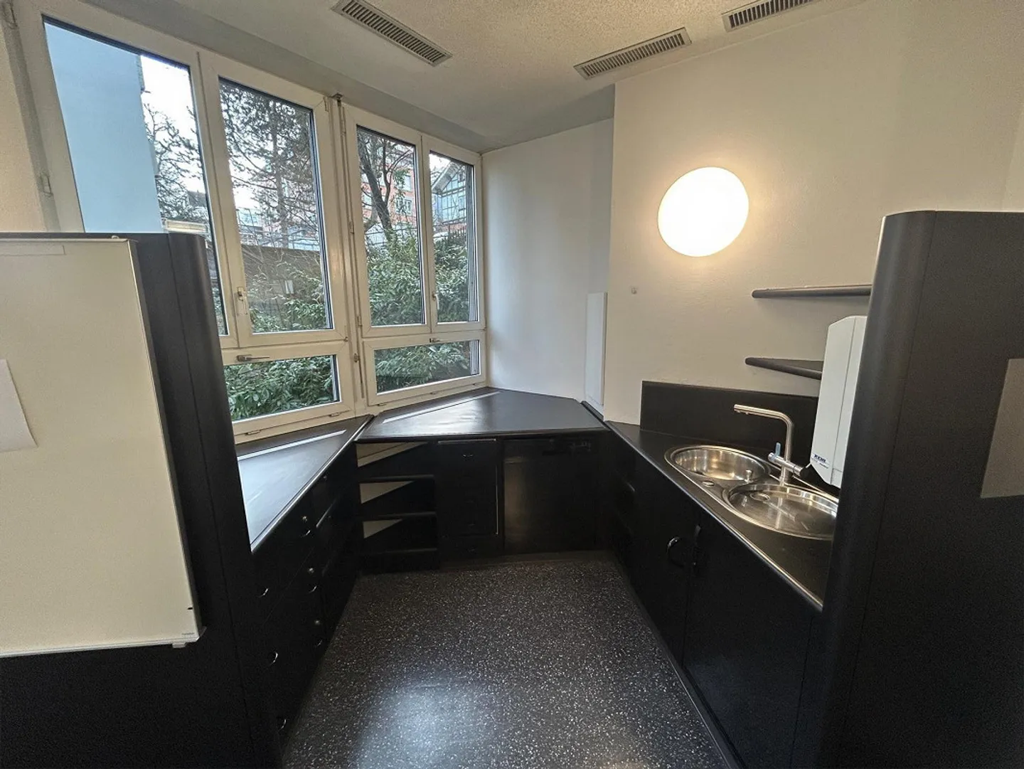 Commercial Space in the Center - Photo 2 of 15