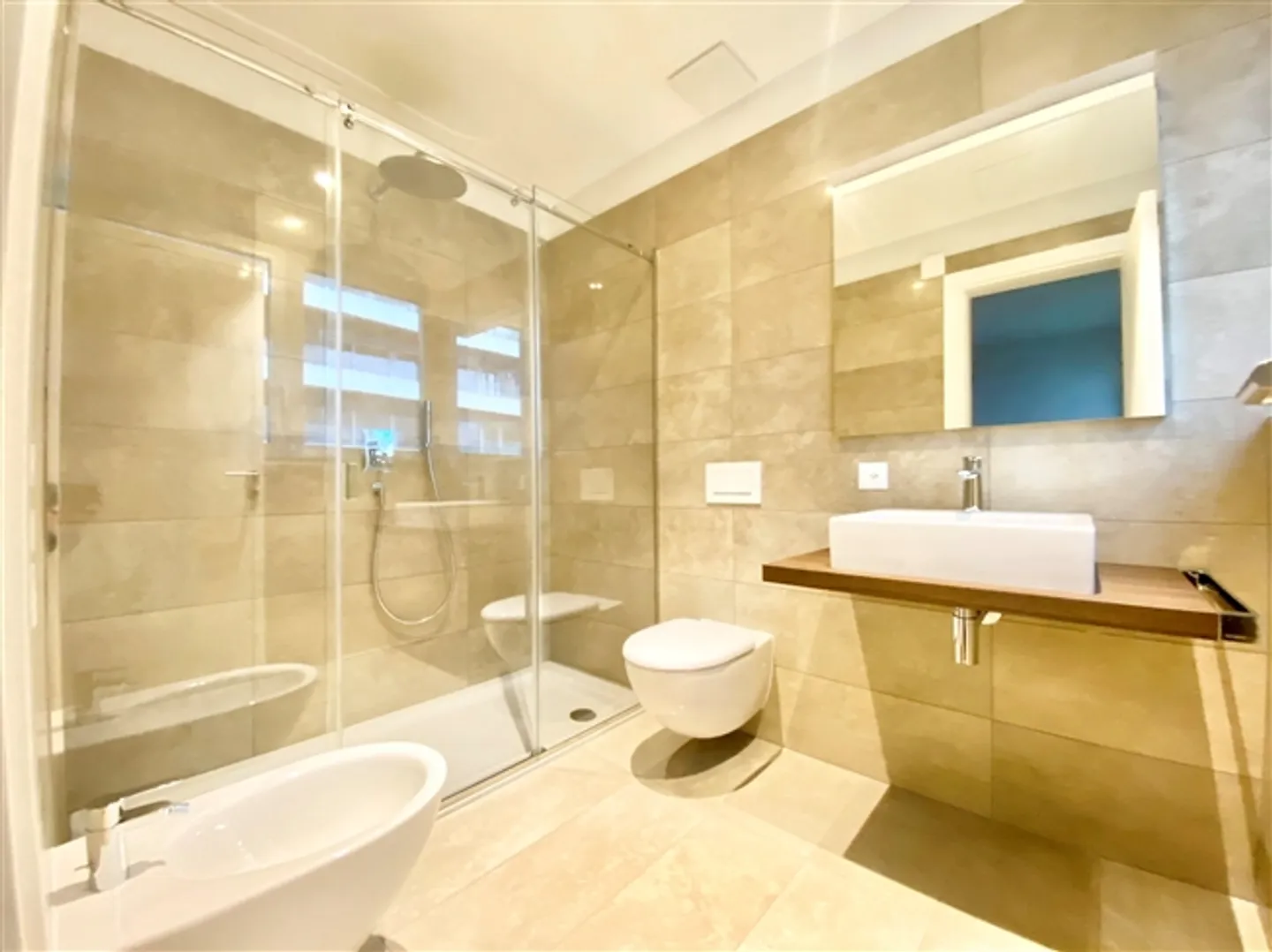 Penthouse 4.5 Rooms and Apartment with Pool and Garden in Bissone, Switzerland - Photo 8 of 10