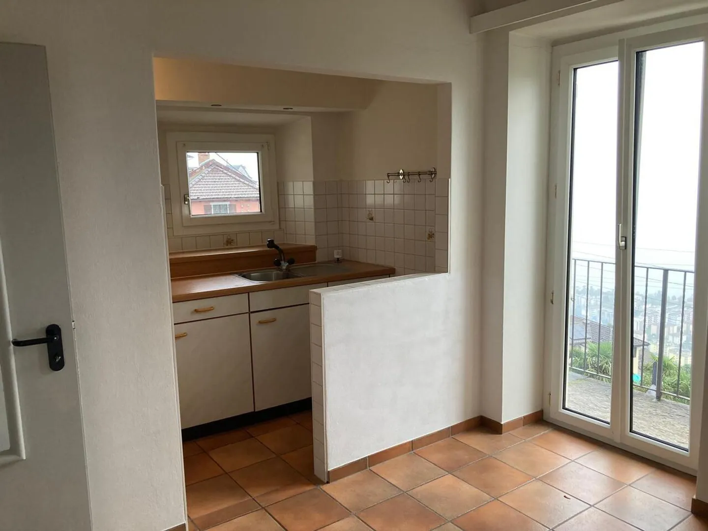 Appartement Charmant avec Vue sur le Lac - Photo 3 sur 11