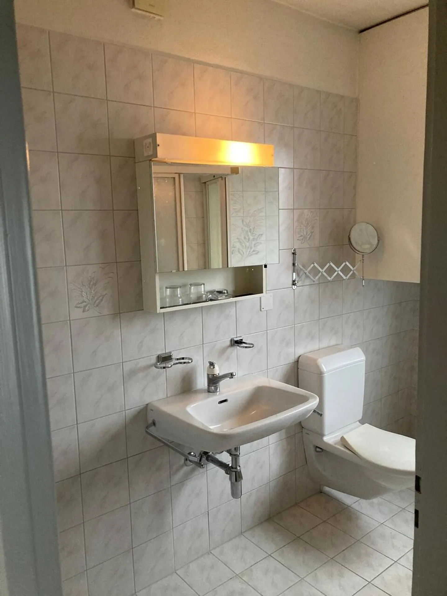 Appartement Charmant avec Vue sur le Lac - Photo 9 sur 11