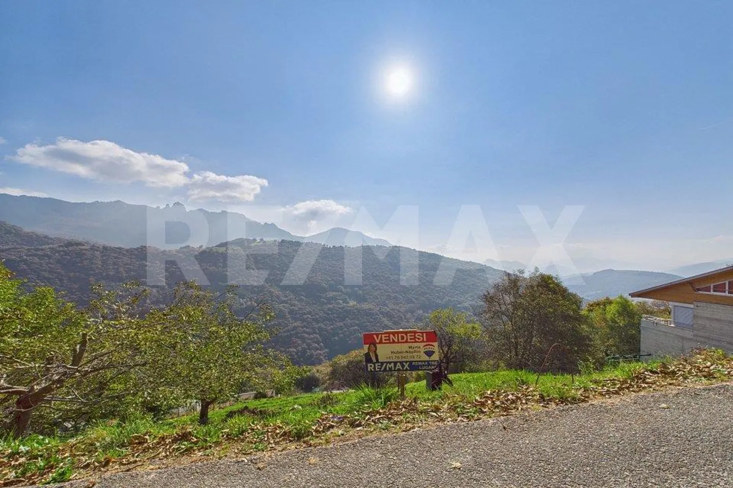 Baugrundstück; sonnig mit Panoramablick, etwa 25 mi... - Foto 4 von 8