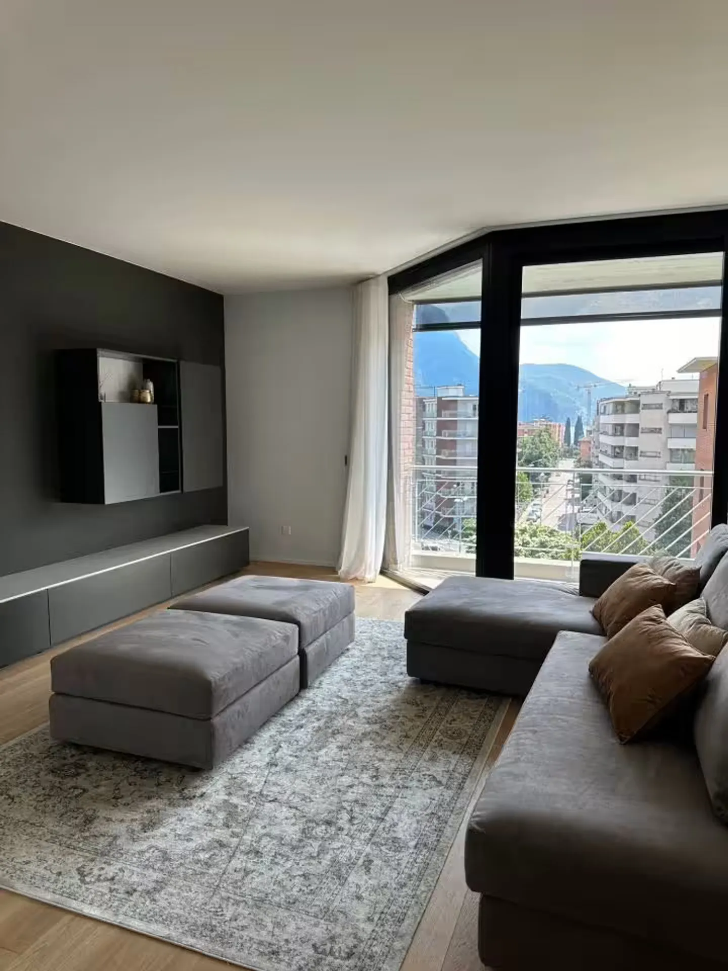 Attico duplex arredato, con terrazza vista lago in centro a Lugano - Photo 2 of 10