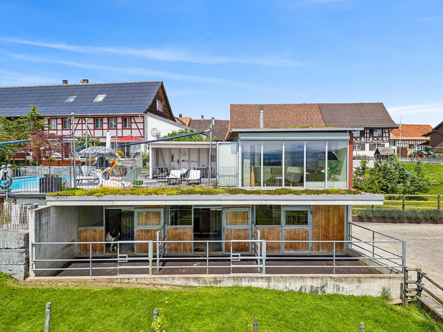 Einzigartiges modernes Anwesen mit Pferden - Foto 5 von 14