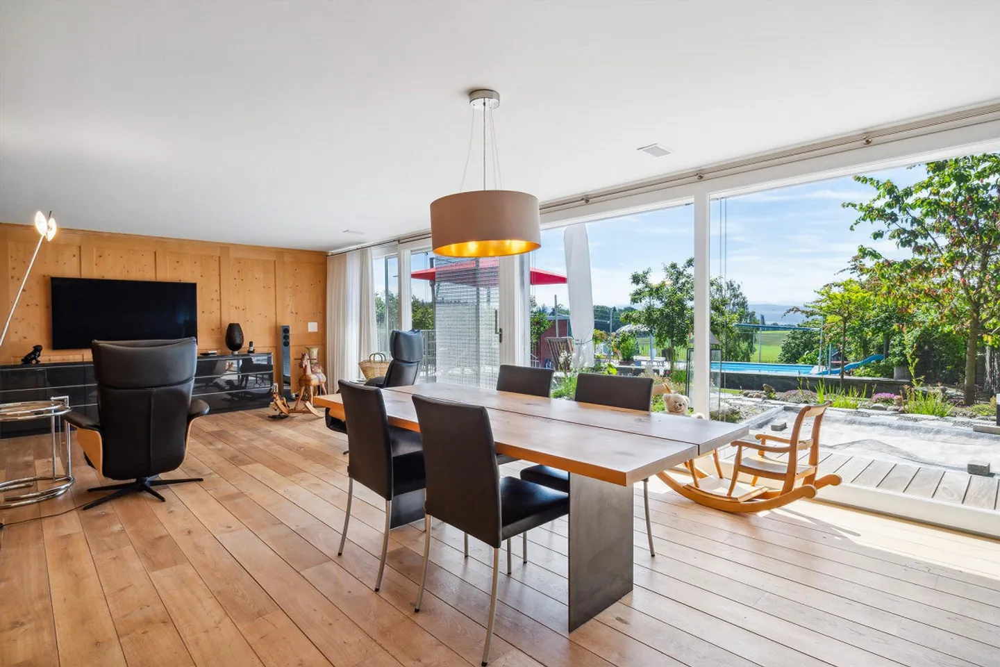 Einzigartiges modernes Anwesen mit Pferden - Foto 8 von 14