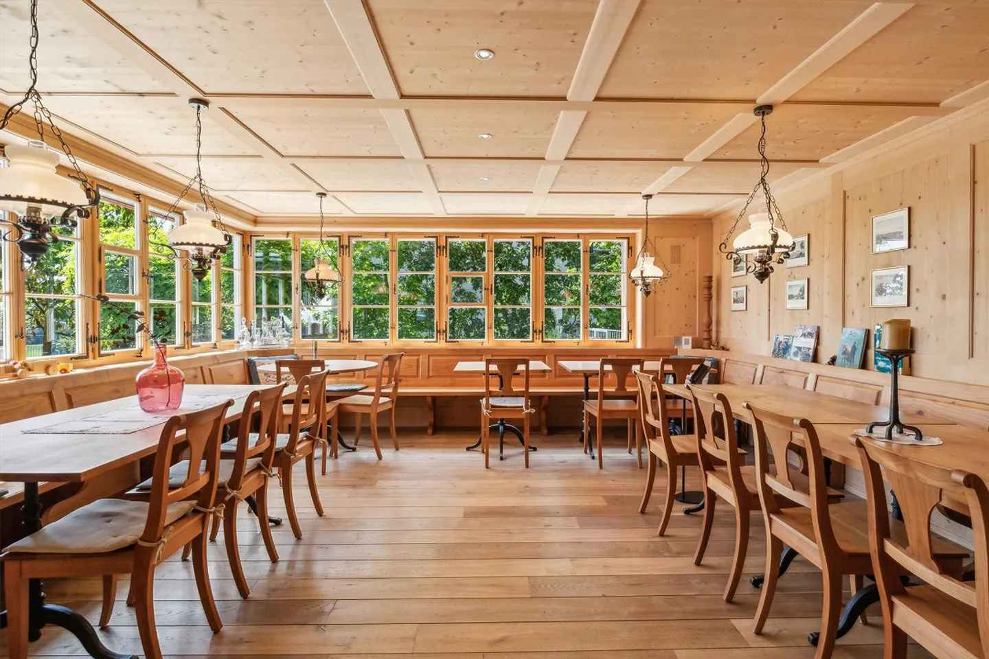 Einzigartiges modernes Anwesen mit Pferden - Foto 9 von 14