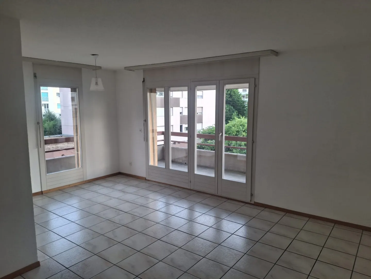 Bright and spacious 3.5 rooms of 81 m² in Avenches - view of the castle - Photo 2 of 13