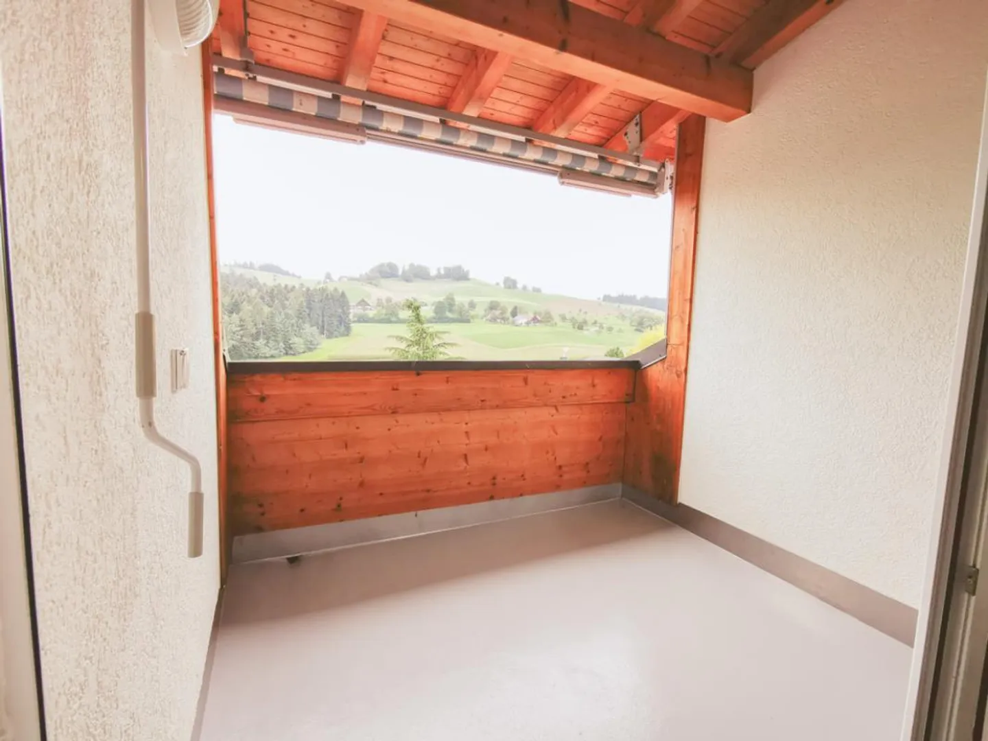 Gemütliche Dachwohnung mit Ausblick - Foto 3 von 10