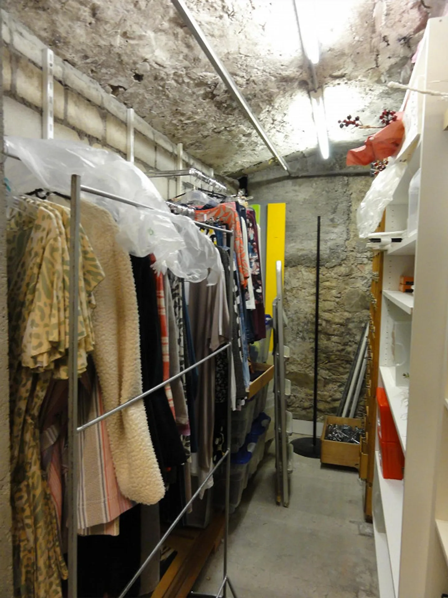 Shop in the town center in an attractive location - Photo 12 of 16