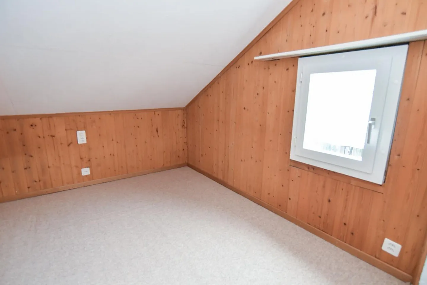 Detached house with large workshop and many parking spaces - Photo 13 of 13