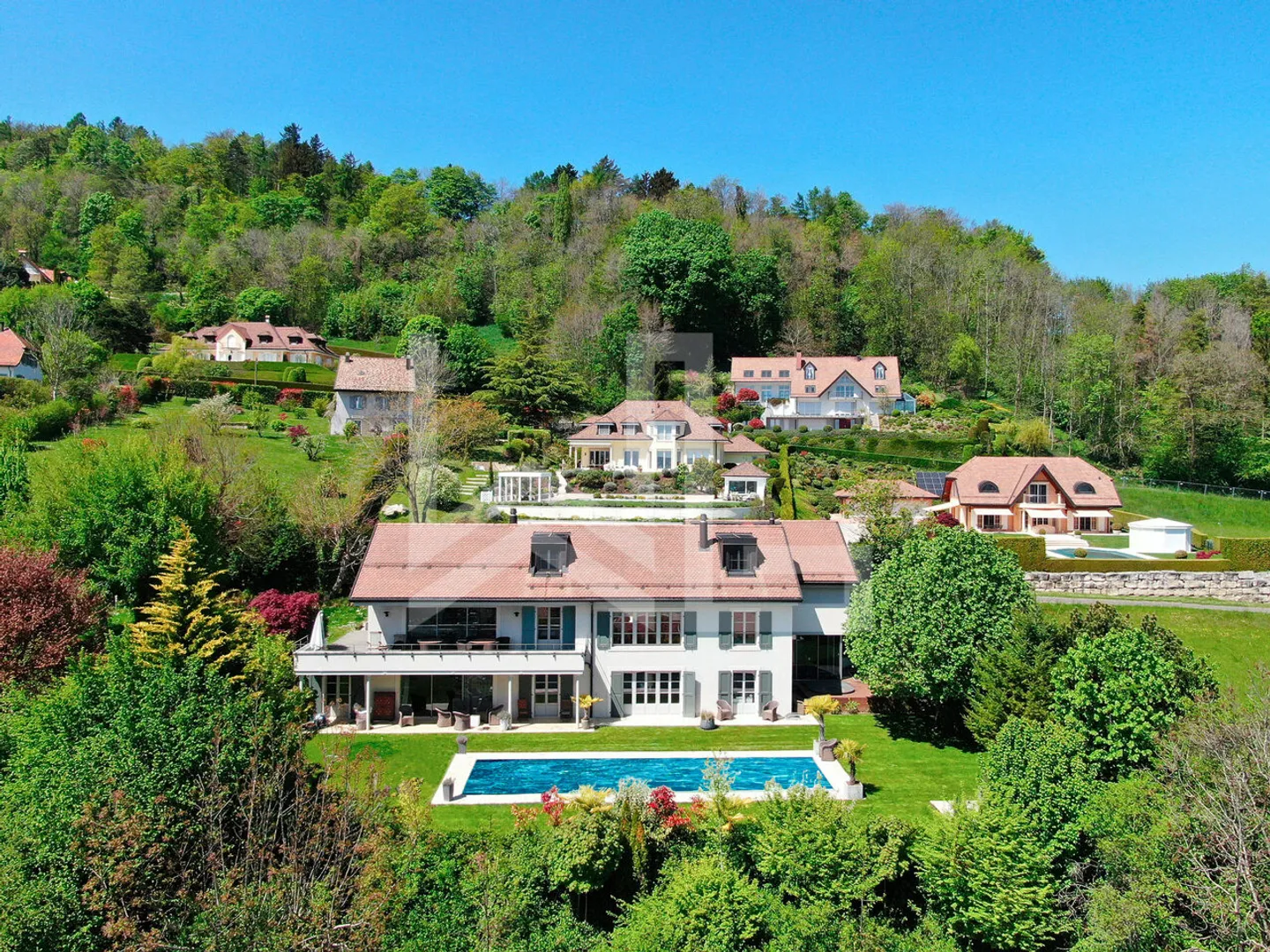 Wunderschönes zeitgenössisches Haus mit Panoramablick - Foto 2 von 14