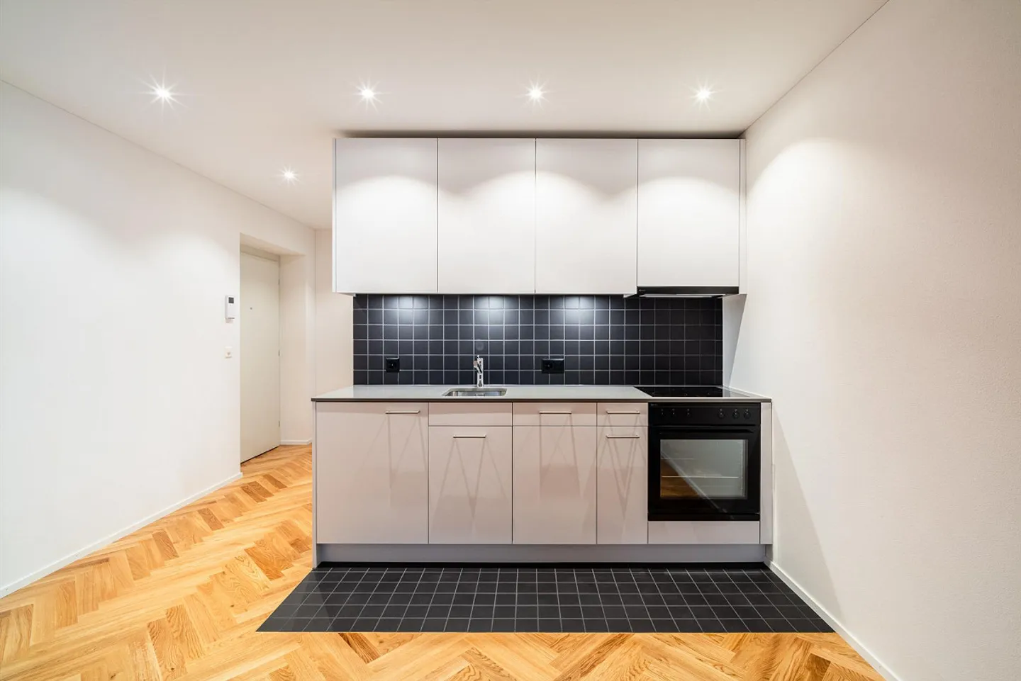 Modern living oasis in the vibrant city of Lucerne - Photo 2 of 6