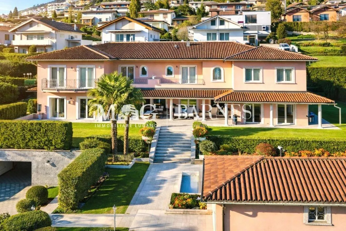 Lugano, Manno: ELEGANT VILLA with pool and dependence - Photo 1 of 30