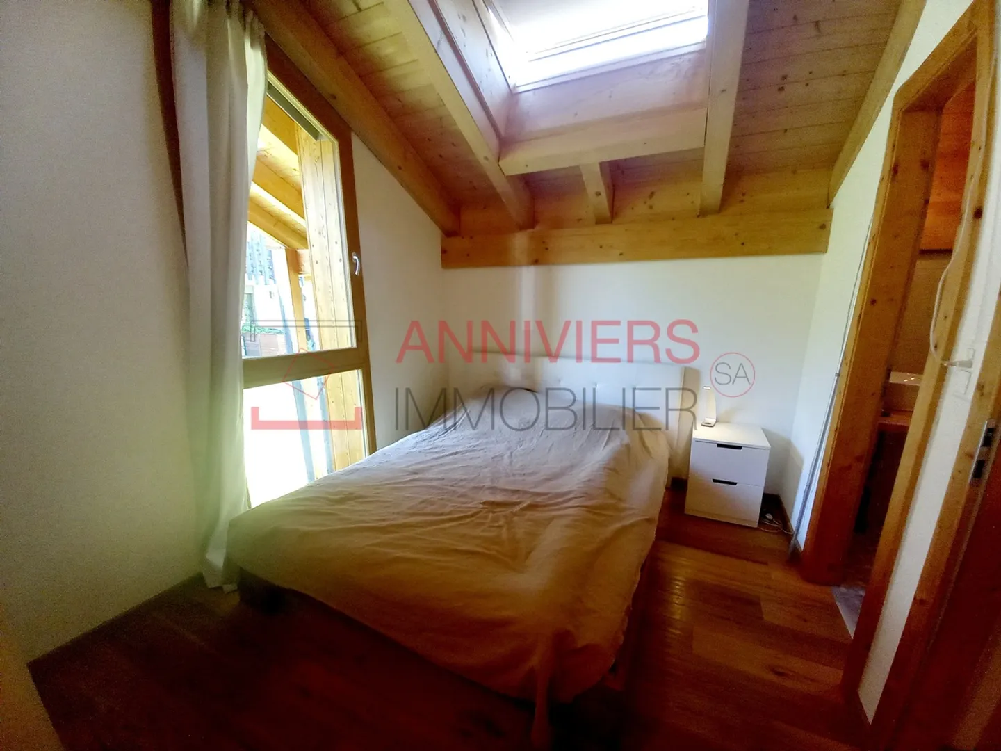 Spacious duplex apartment – 4 rooms – Clear and sunny view - Photo 20 of 35