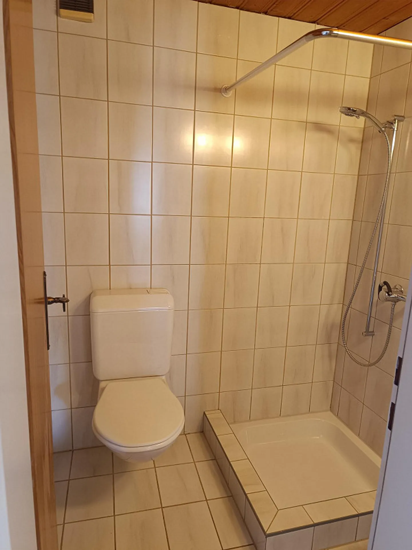 Appartement ancien bien entretenu de 2,4 pièces à louer dans un emplacement central - Photo 1 sur 8