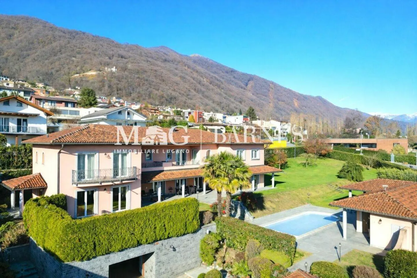 Lugano, Manno: ELEGANT VILLA with pool and dependence - Photo 2 of 30