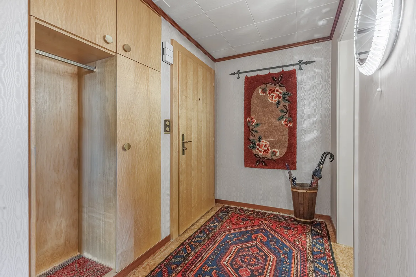 Spacious Apartment with Rooftop Terrace - Photo 2 of 13