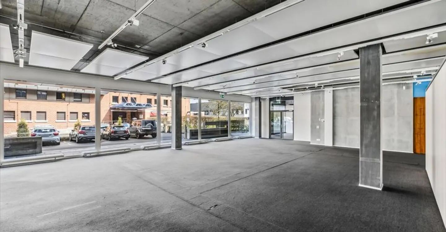 Espace au rez-de-chaussée moderne dans un bâtiment de bureaux de haute qualité à Steinhausen - Photo 5 sur 7