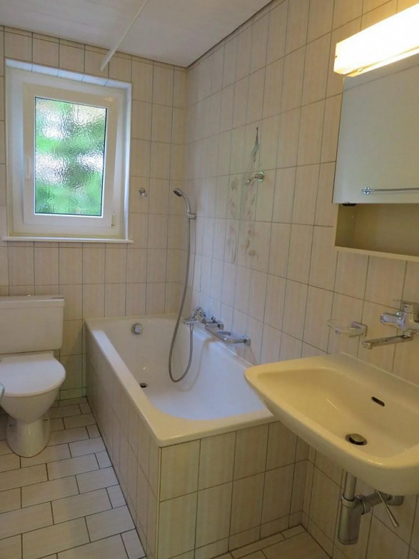 Beautiful, cozy 3.5-room apartment on the raised ground floor for rent - Photo 4 of 11