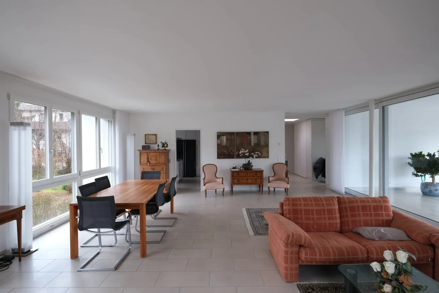 Exclusive 5.5-room penthouse with panoramic views in Biel-Benken - Photo 4 of 13