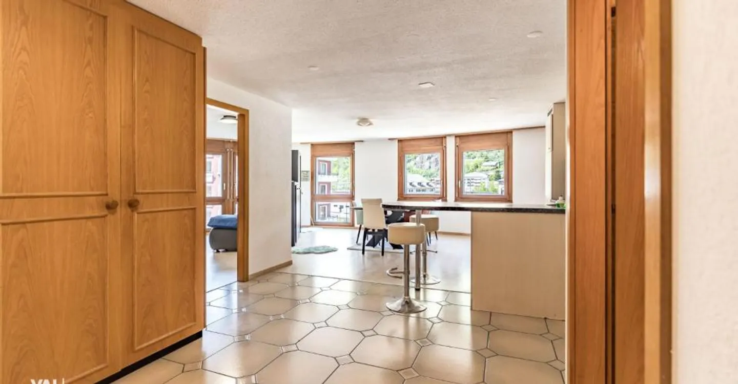 Zentral gelegene Wohnung mit zwei Balkonen - Foto 3 von 10