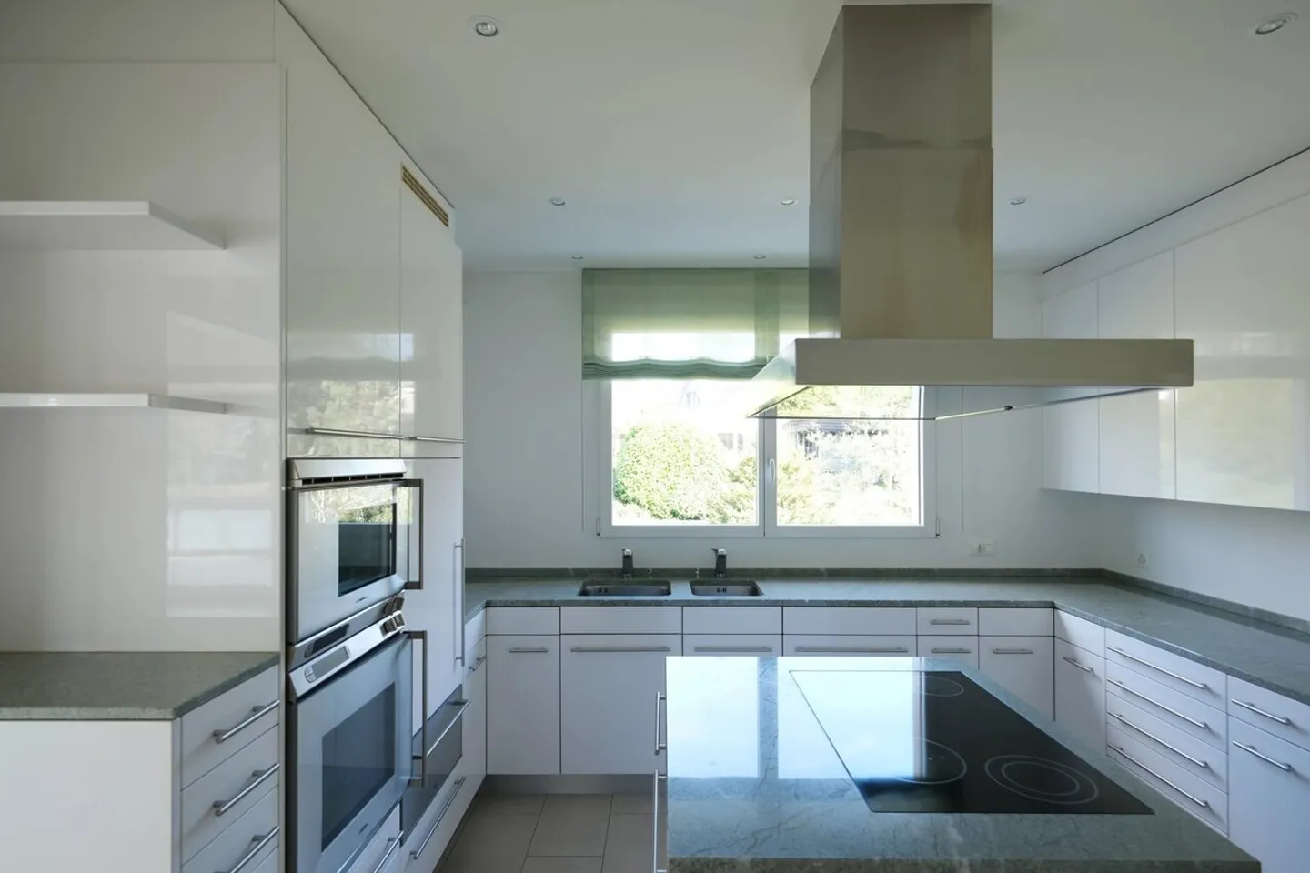 Exclusive 5.5-room penthouse with panoramic views in Biel-Benken - Photo 9 of 13