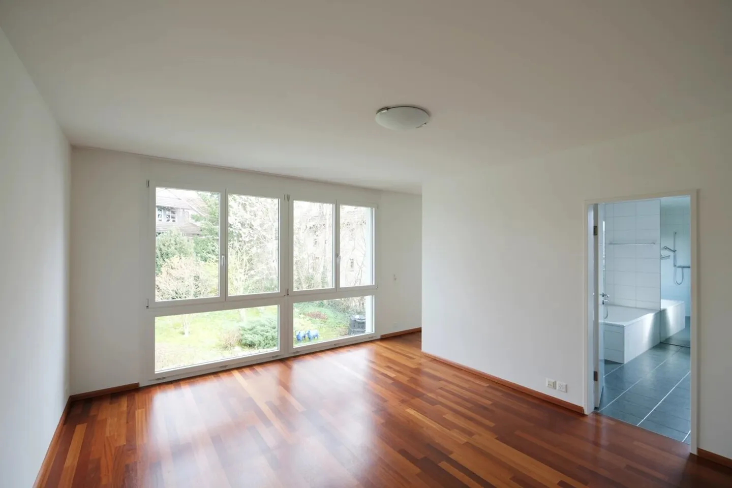 Exclusive 5.5-room penthouse with panoramic views in Biel-Benken - Photo 10 of 13