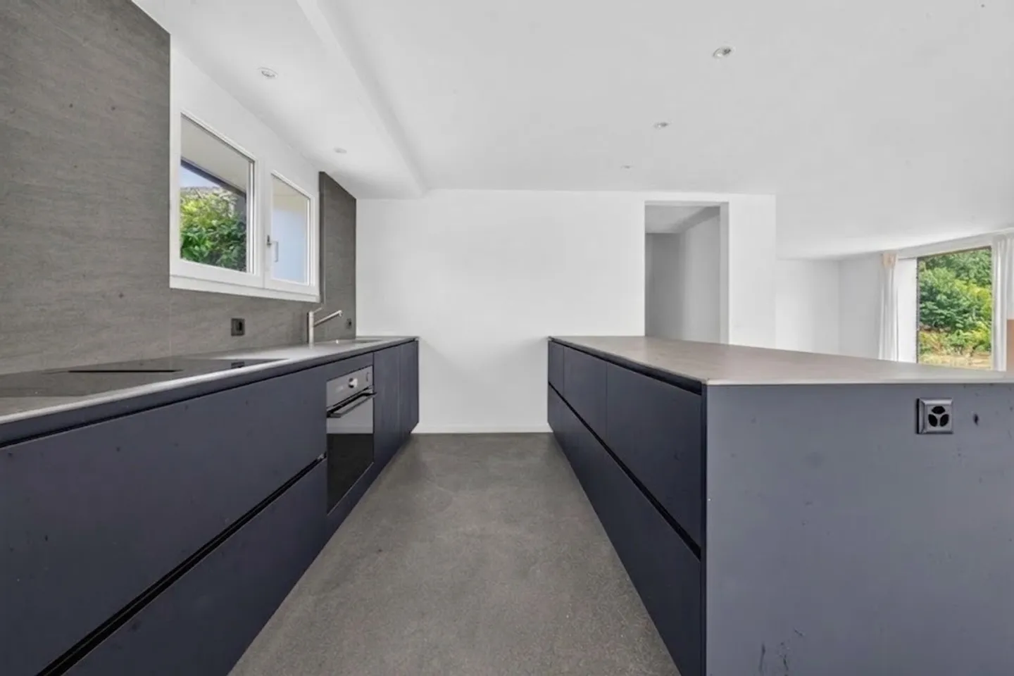 Modern Villa with Stunning Views - Photo 4 of 12
