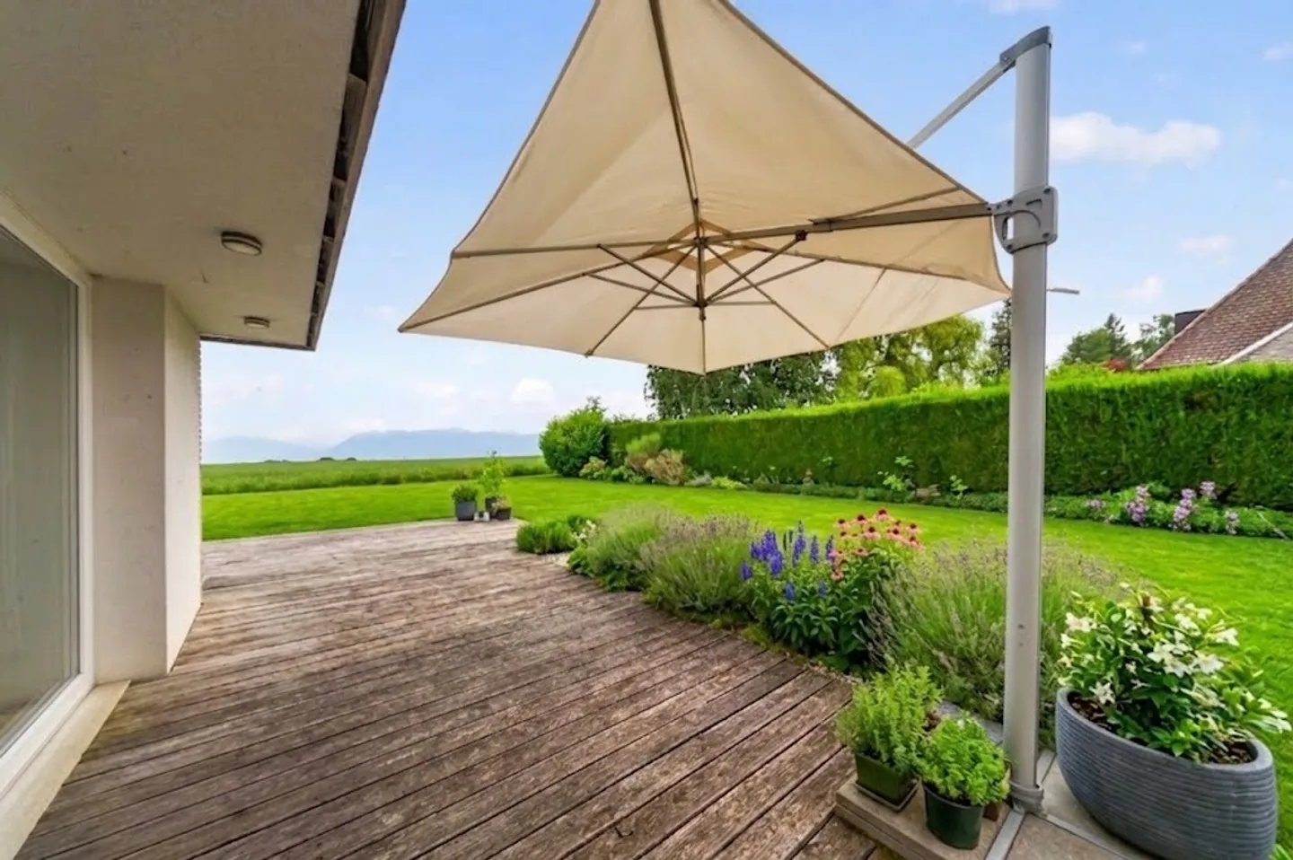 Modern Villa with Stunning Views - Photo 5 of 12