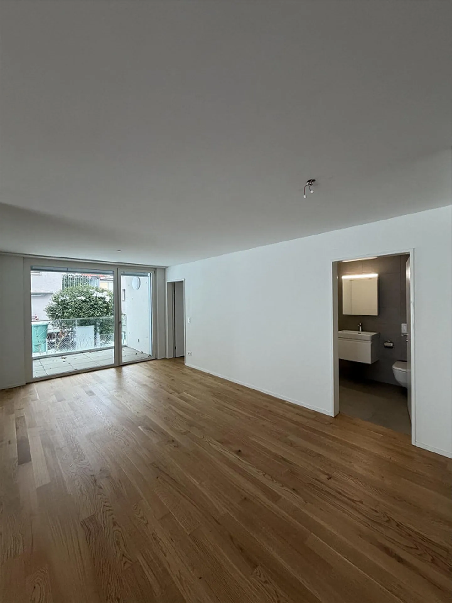 Bright 3.5 Room Apartment in a Central Location – Available Immediately - Photo 1 of 8