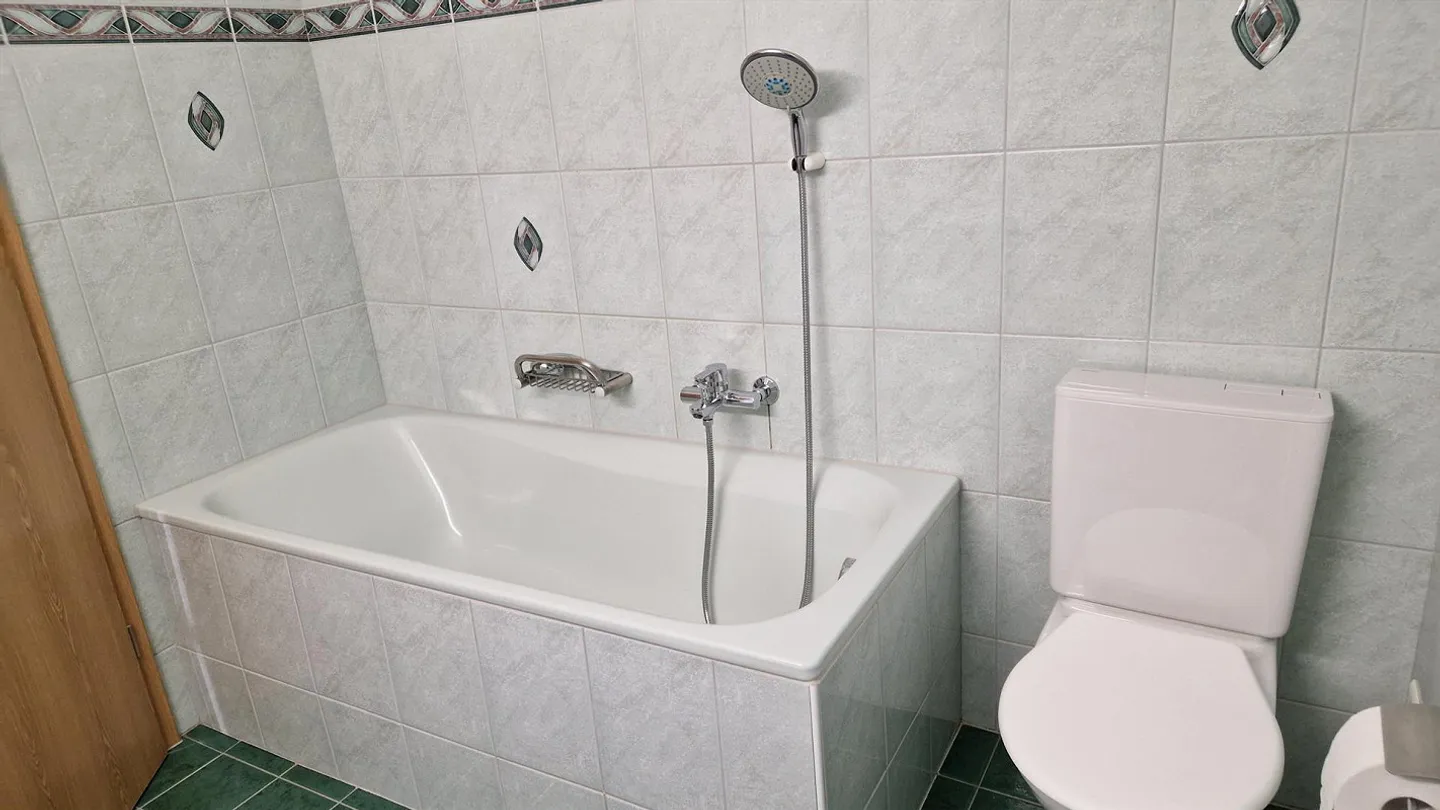 Maison de ville de 6 pièces en coin, emplacement calme avec interdiction de circulation après 150 m - Photo 12 sur 30