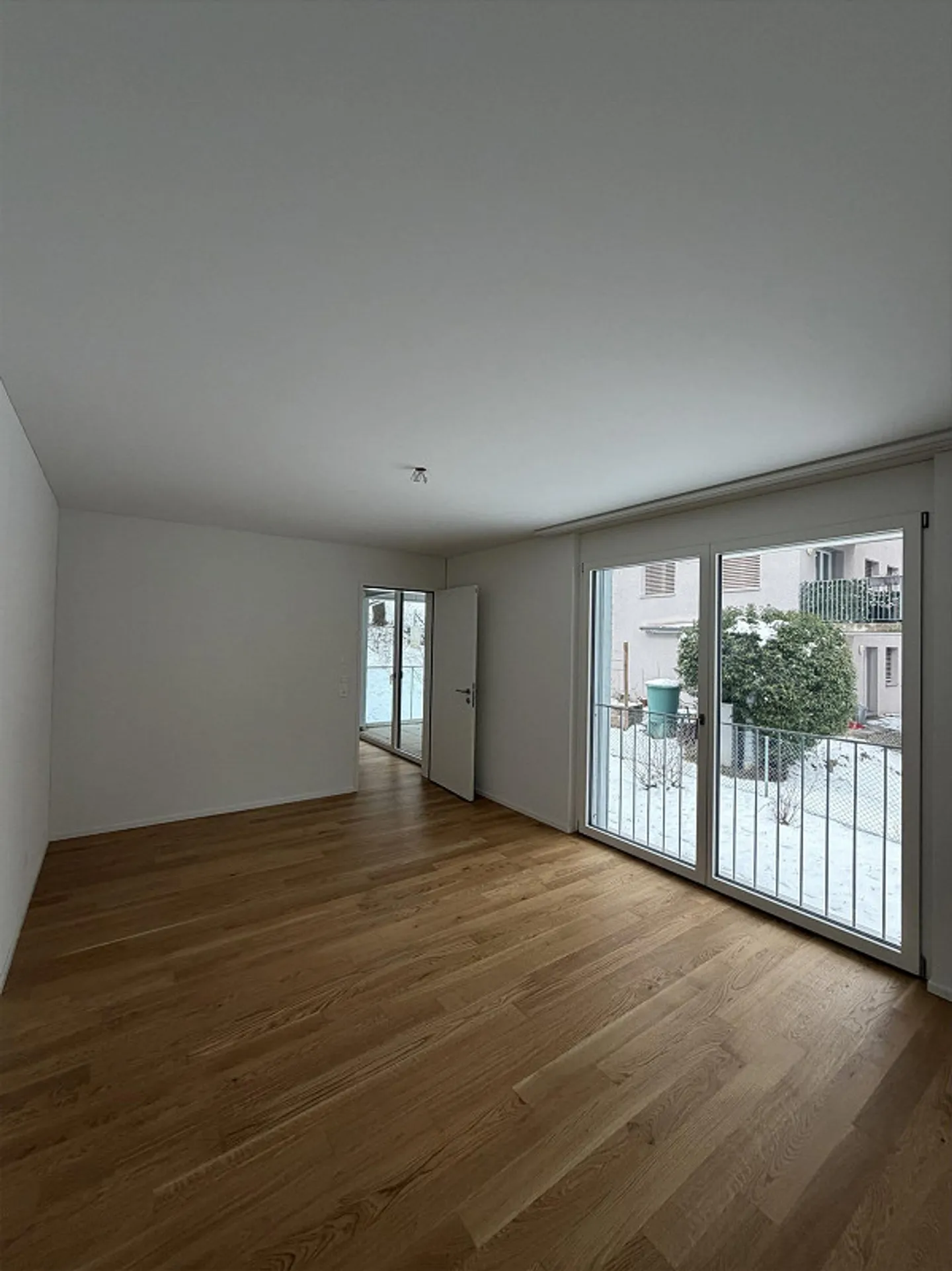 Bright 3.5 Room Apartment in a Central Location – Available Immediately - Photo 5 of 8