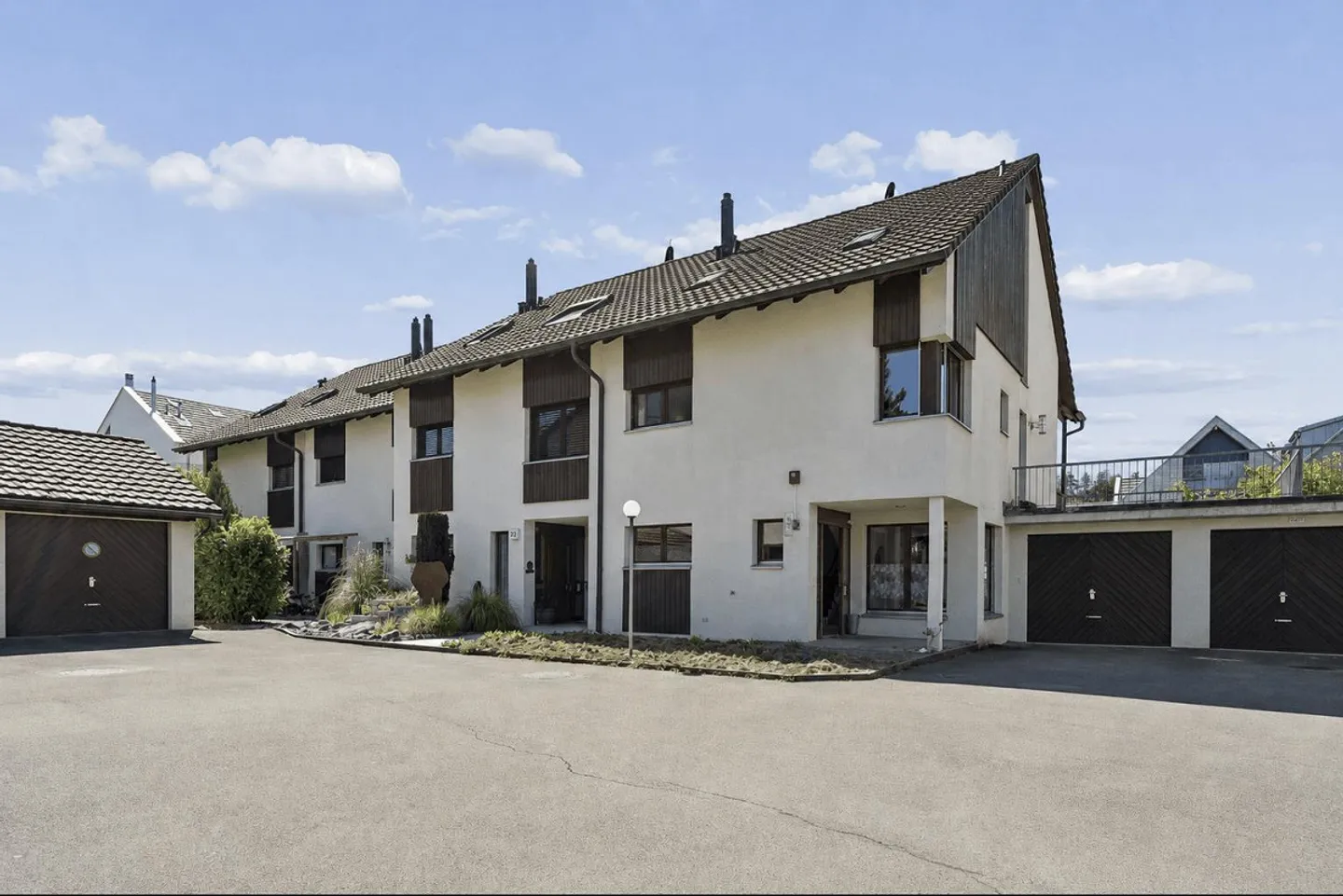 Maison semi-détachée de 6,5 pièces avec beaucoup d'espace et de potentiel à Kindhausen - Photo 2 sur 14