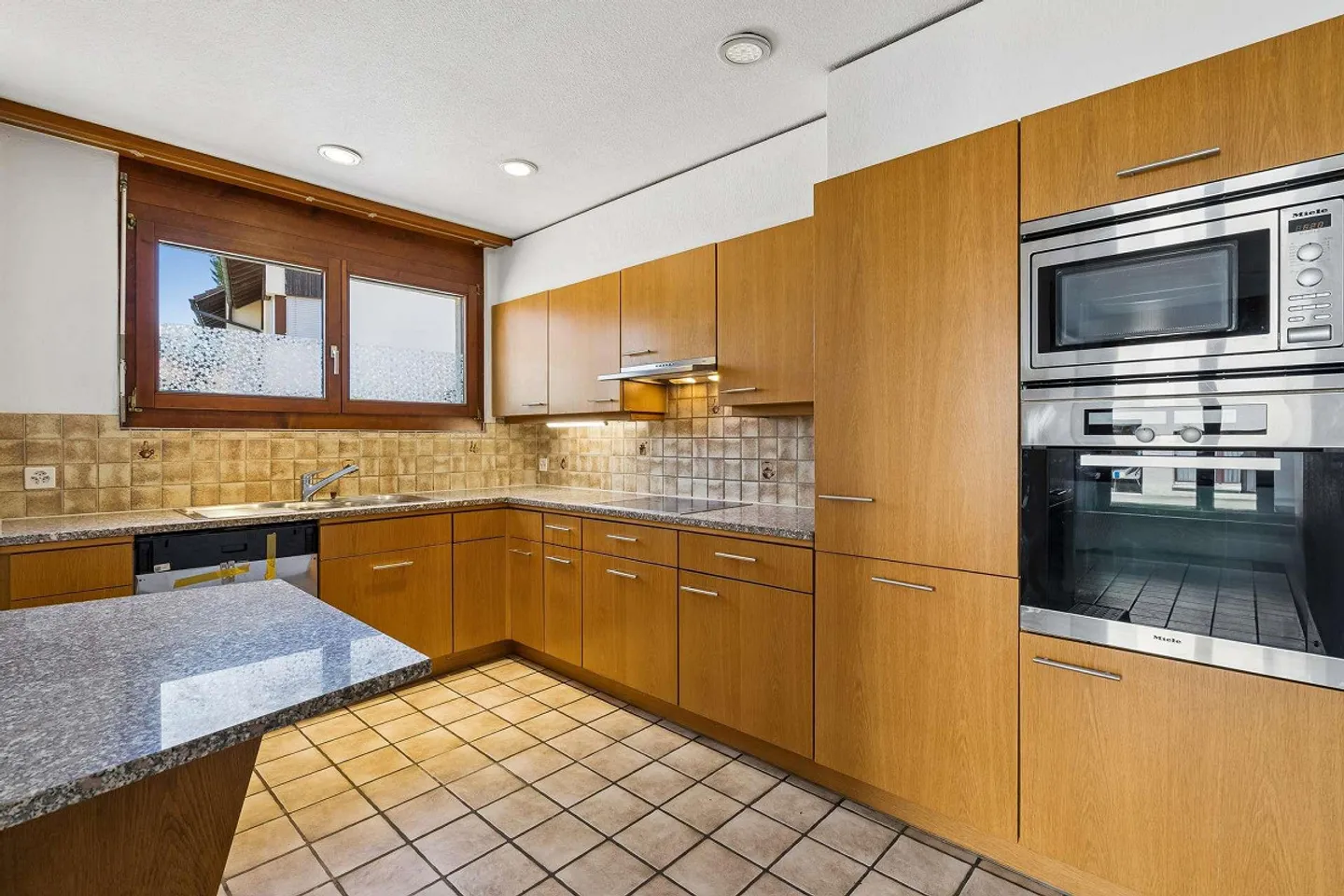 Maison semi-détachée de 6,5 pièces avec beaucoup d'espace et de potentiel à Kindhausen - Photo 6 sur 14
