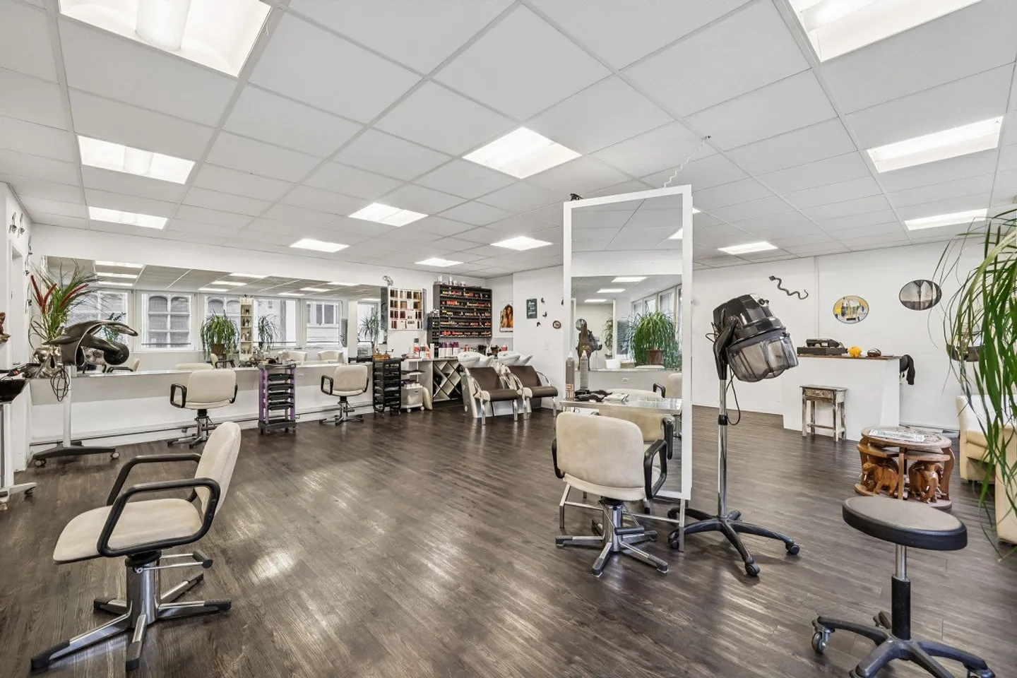 Coiffeur Local à la Meilleure Emplacement à Bâle - Photo 3 sur 5