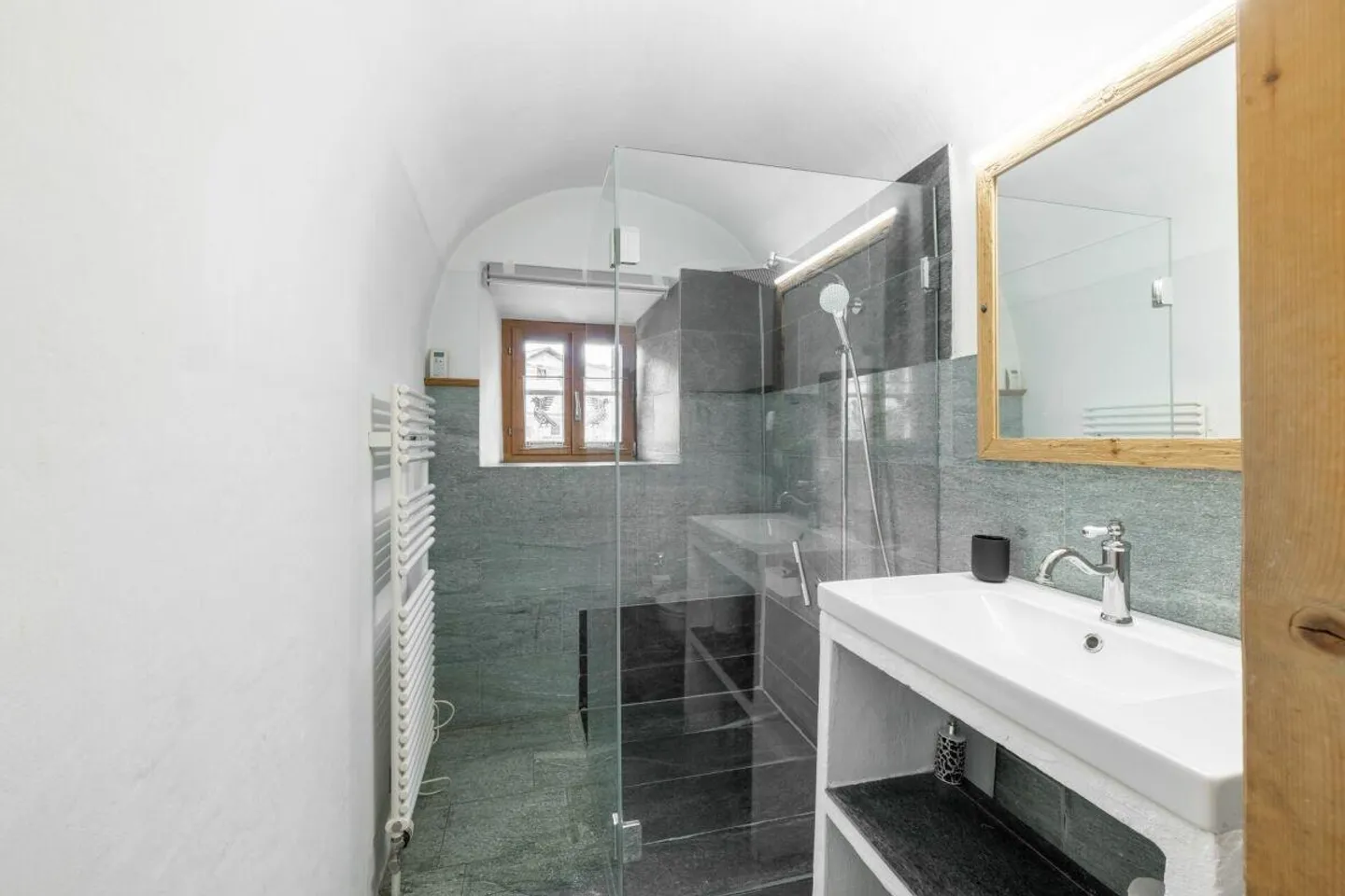 Casa engadinese con fascino originale nel cuore di Sent - Foto 6 di 15