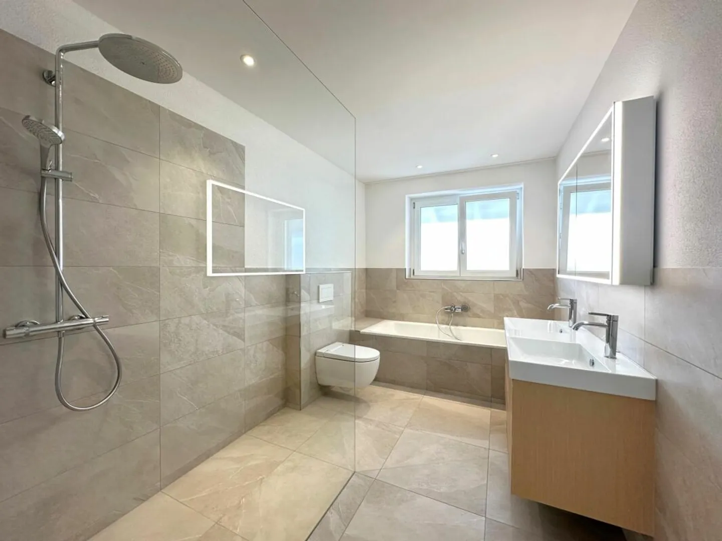 Drei 5.5 Zimmer Reiheneinfamilienhäuser - charmant, naturnah, individuell - Foto 6 von 9