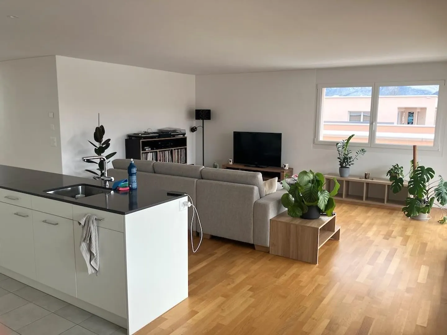 Moderne Attikawohnung mit Terrasse - Foto 3 von 9