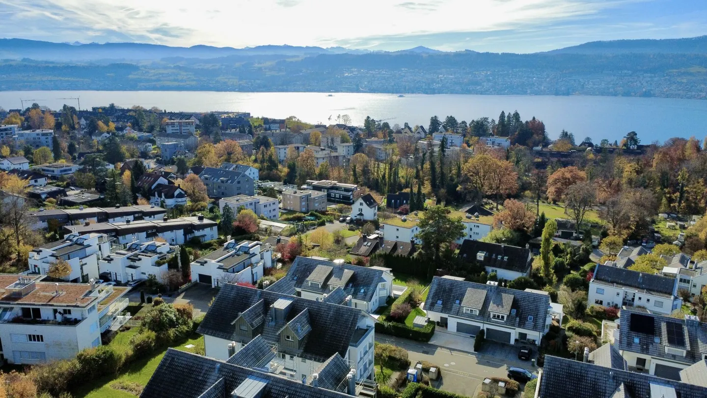 Posizione da sogno soleggiata a Herrliberg con vista e fascino - Foto 1 di 13