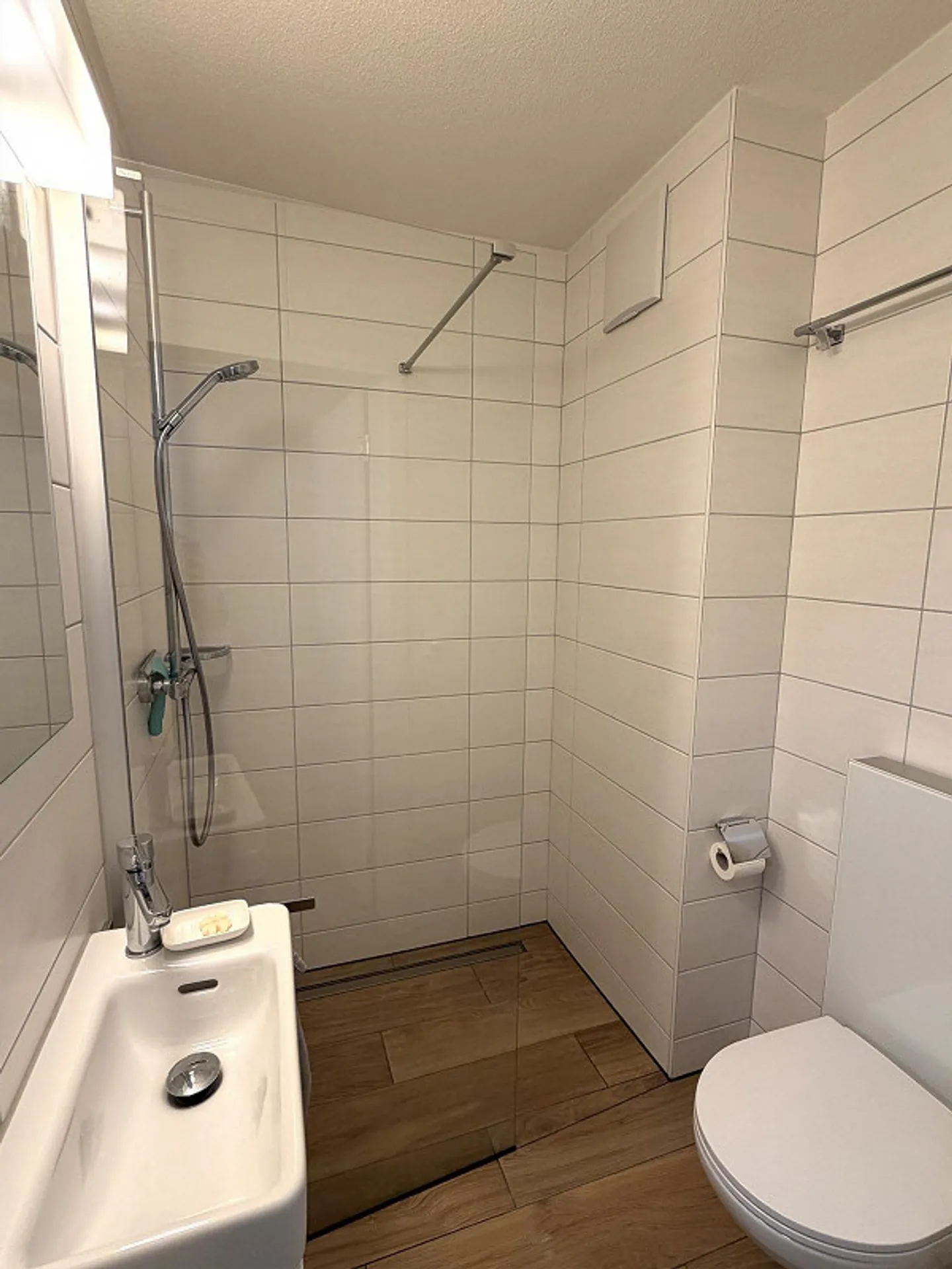 Appartement moderne rénové dans un emplacement central - Photo 6 sur 12