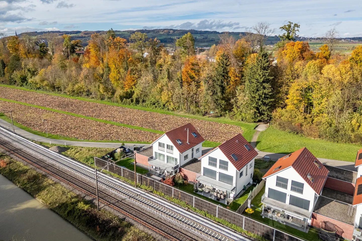 Modern Single-Family Home in Family-Friendly Location - Photo 4 of 20