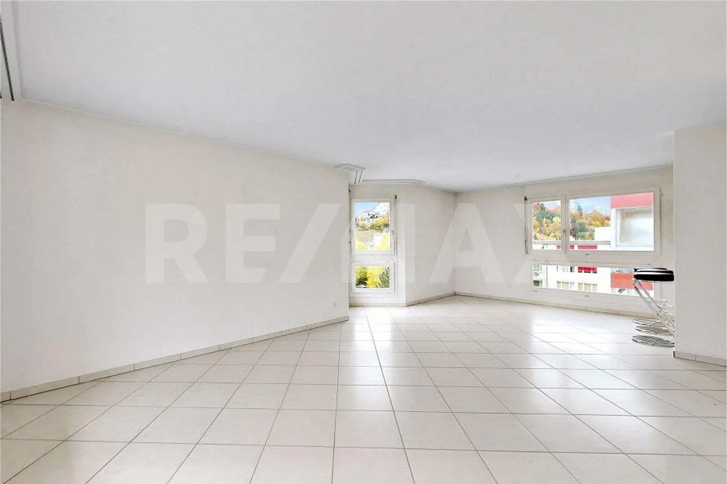 Lumière, vue panoramique et confort de vie - appartement en attique attrayant de 4,5 pièces - Photo 3 sur 13