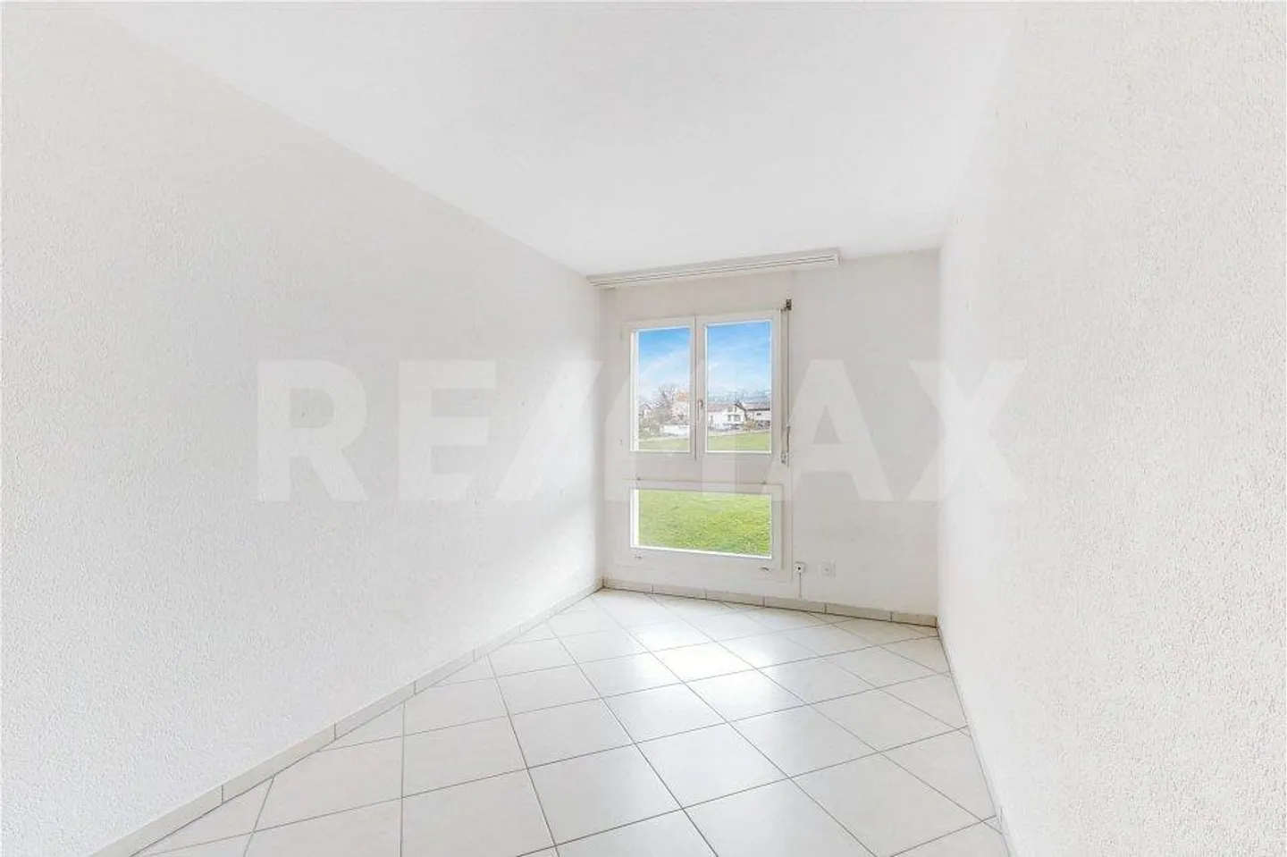 Lumière, vue panoramique et confort de vie - appartement en attique attrayant de 4,5 pièces - Photo 6 sur 13