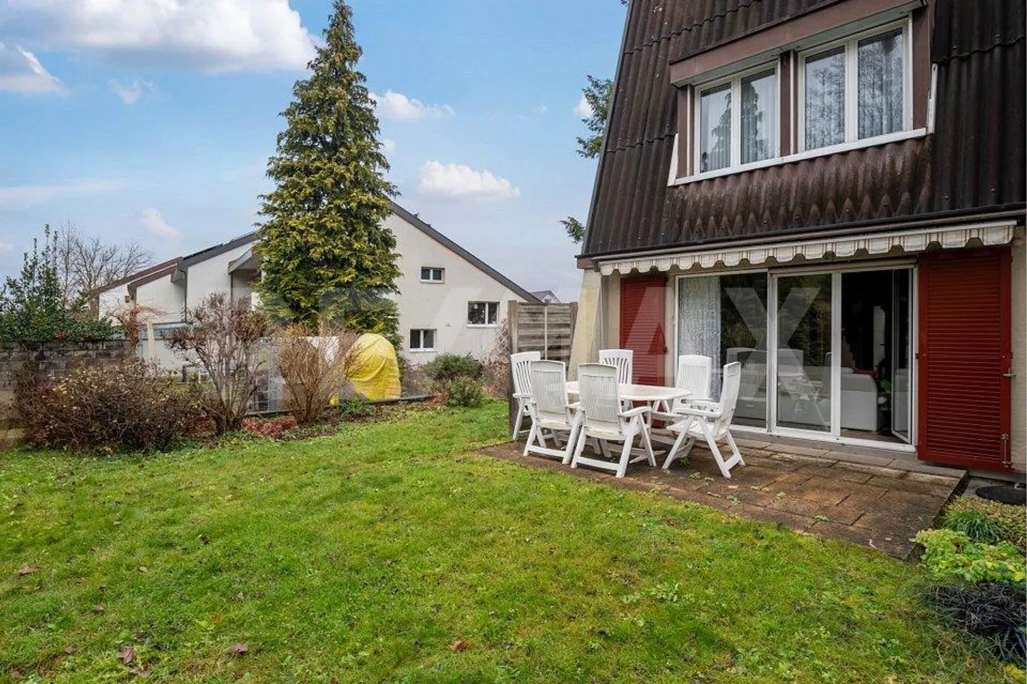 Casa unifamiliare angolare con potenziale - Foto 1 di 13