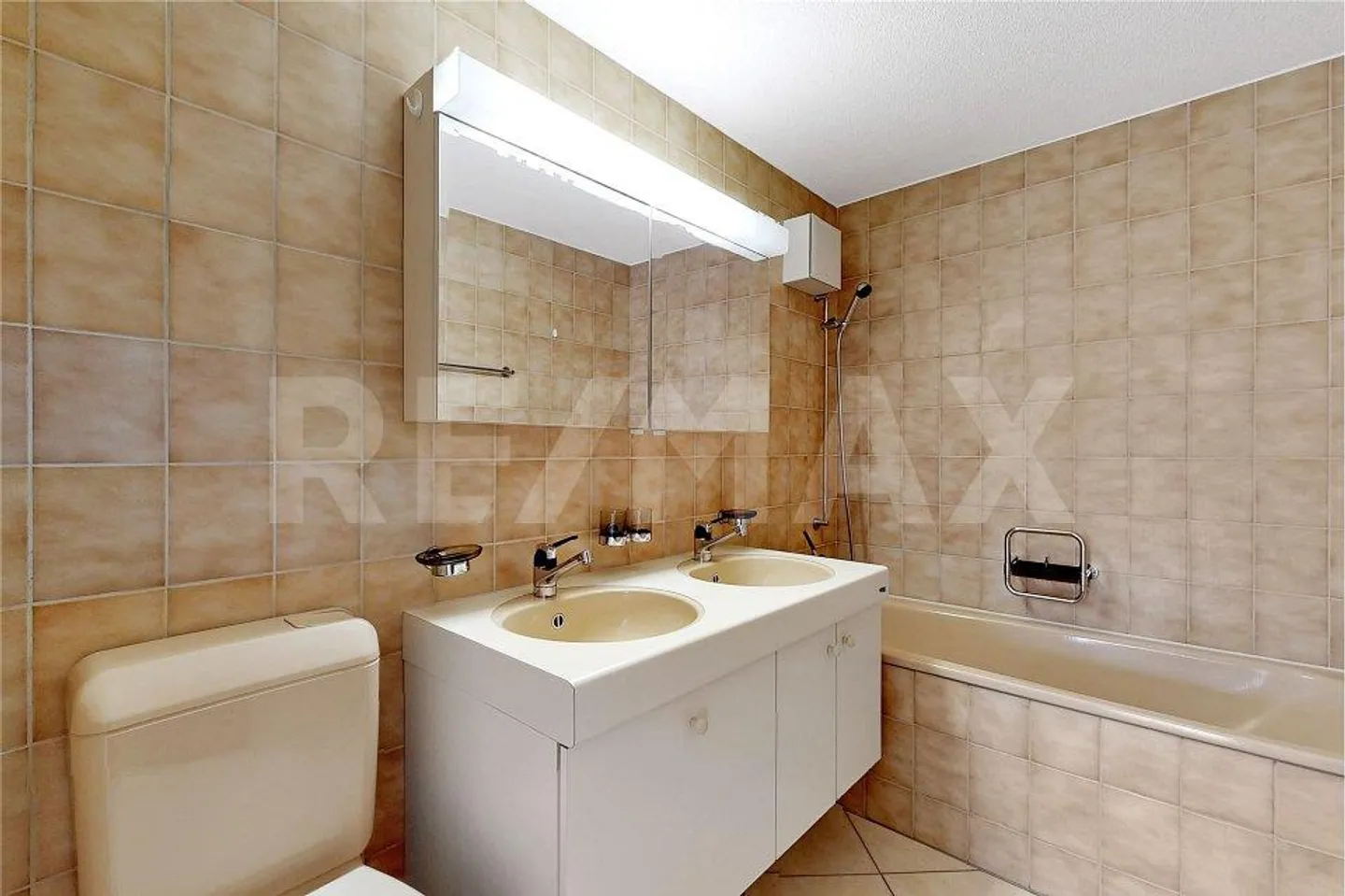 Lumière, vue panoramique et confort de vie - appartement en attique attrayant de 4,5 pièces - Photo 9 sur 13