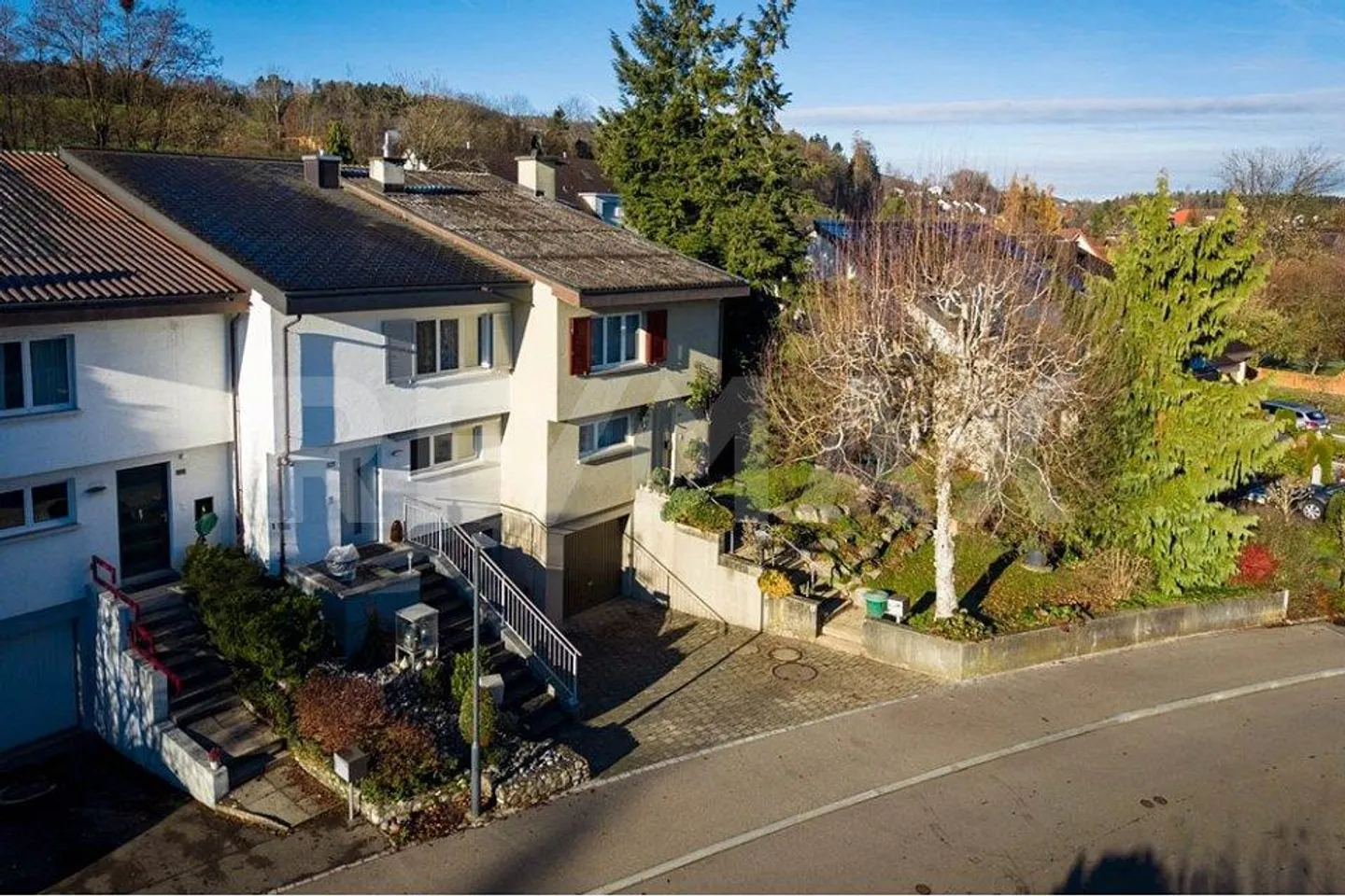 Casa unifamiliare angolare con potenziale - Foto 3 di 13