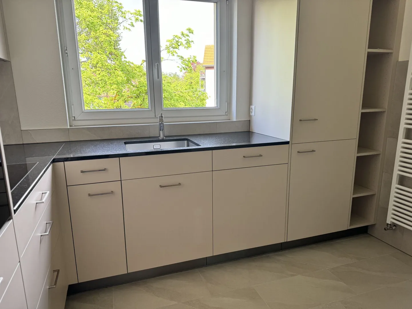 Appartement moderne 3 pièces avec vue sur Eschenberg - Photo 3 sur 12