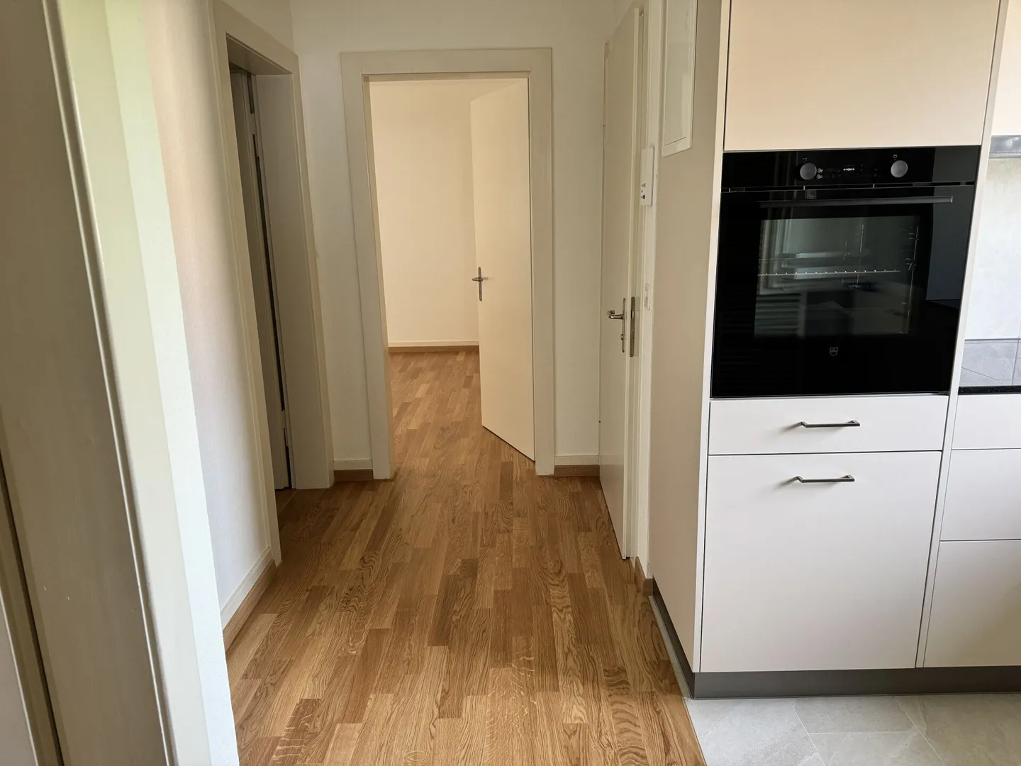 Appartement moderne 3 pièces avec vue sur Eschenberg - Photo 4 sur 12