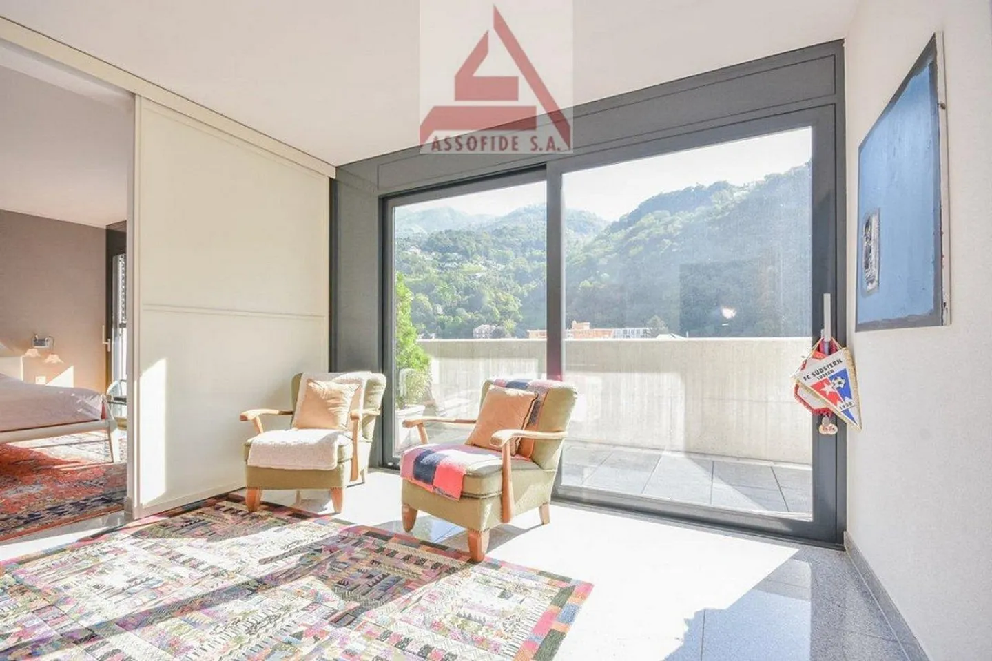 Penthouse spacieux avec vue et finitions de qualité - Photo 4 sur 9